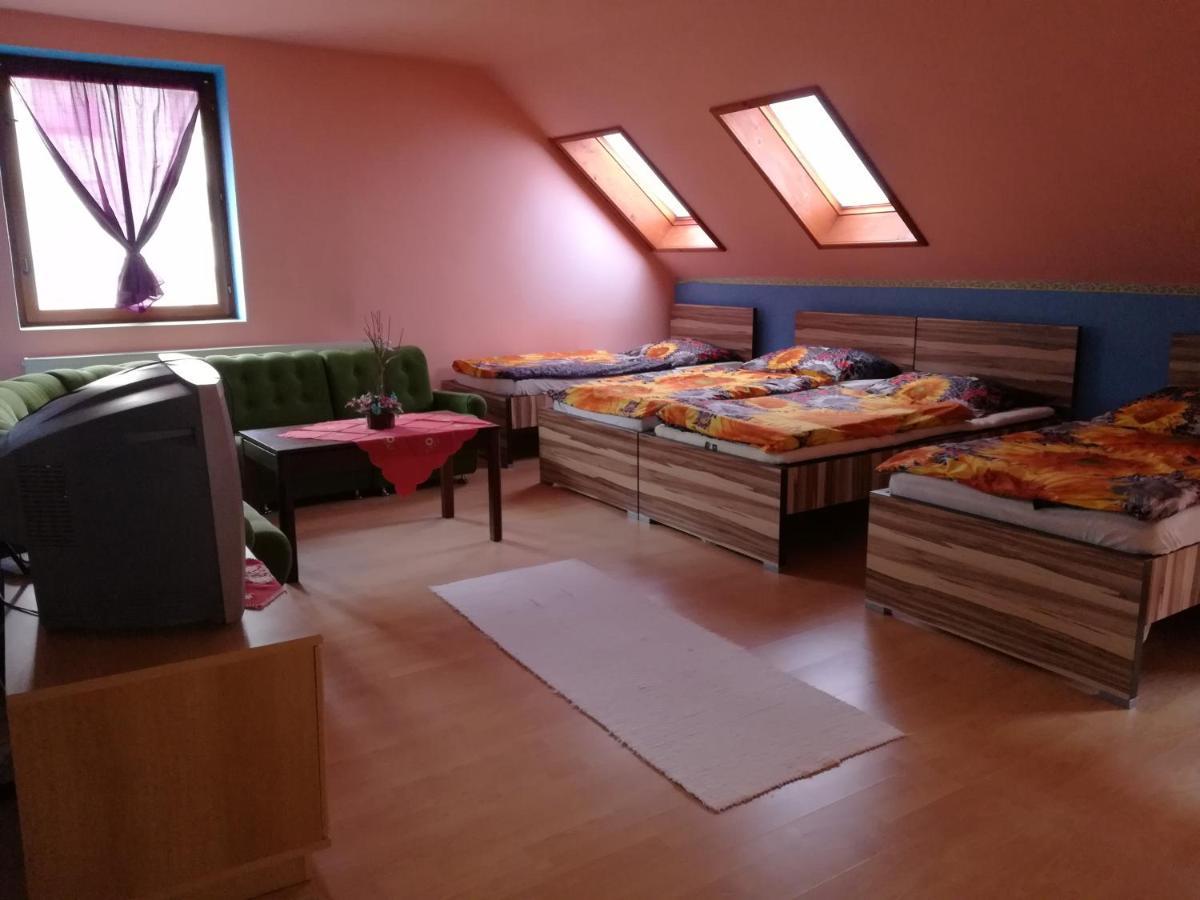 Ubytovanie Emily Dunajská Streda Buitenkant foto